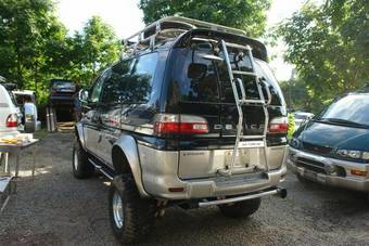 2000 Mitsubishi Delica Photos