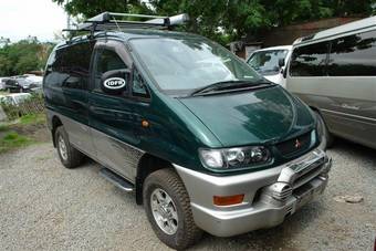 2000 Mitsubishi Delica Pictures