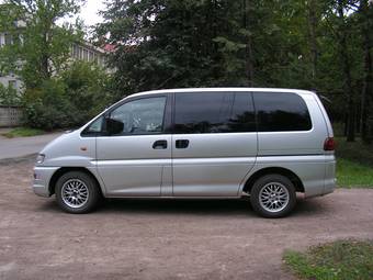 2000 Mitsubishi Delica Photos