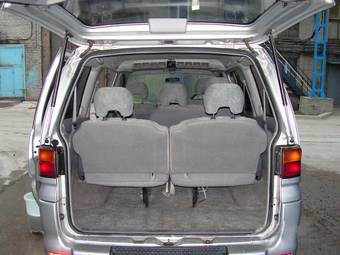 2000 Mitsubishi Delica Photos