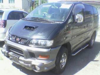 2000 Mitsubishi Delica Pictures