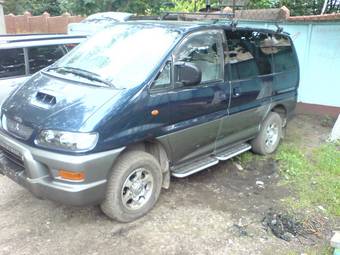 2000 Mitsubishi Delica Pictures