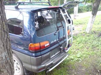 2000 Mitsubishi Delica Photos