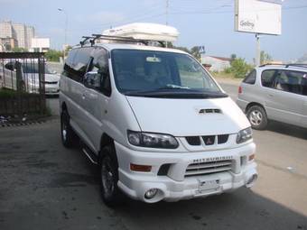 2000 Mitsubishi Delica Photos