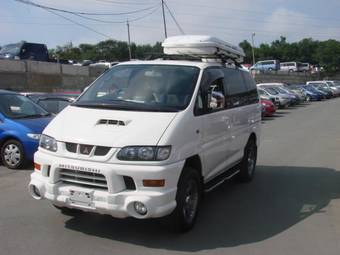 2000 Mitsubishi Delica Pictures