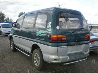 2000 Mitsubishi Delica Pictures