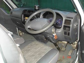 2000 Mitsubishi Delica Pictures