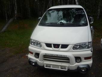 2000 Mitsubishi Delica Photos