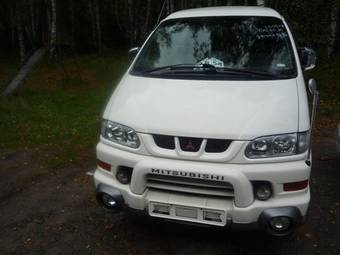 2000 Mitsubishi Delica Photos