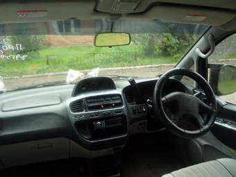 2000 Mitsubishi Delica Photos