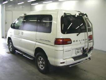 2000 Mitsubishi Delica Pictures
