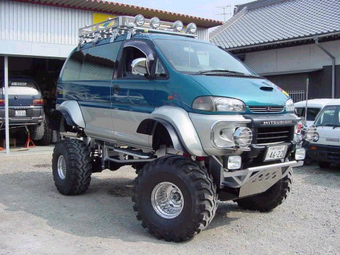 2001 Mitsubishi Delica