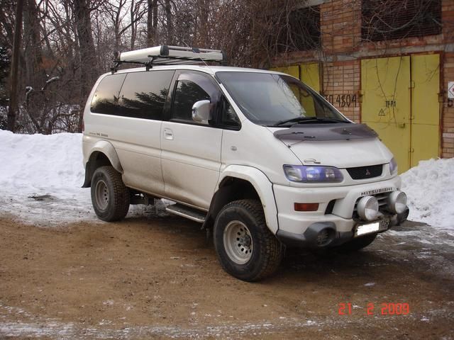 2001 Mitsubishi Delica