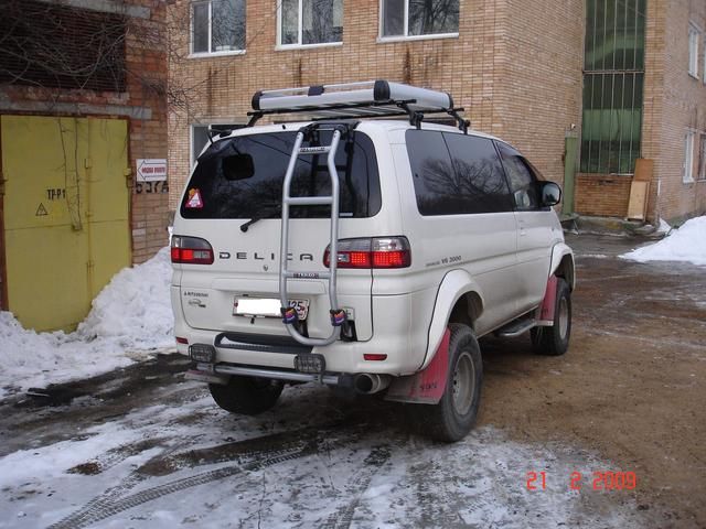 2001 Mitsubishi Delica