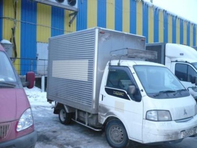 2001 Mitsubishi Delica
