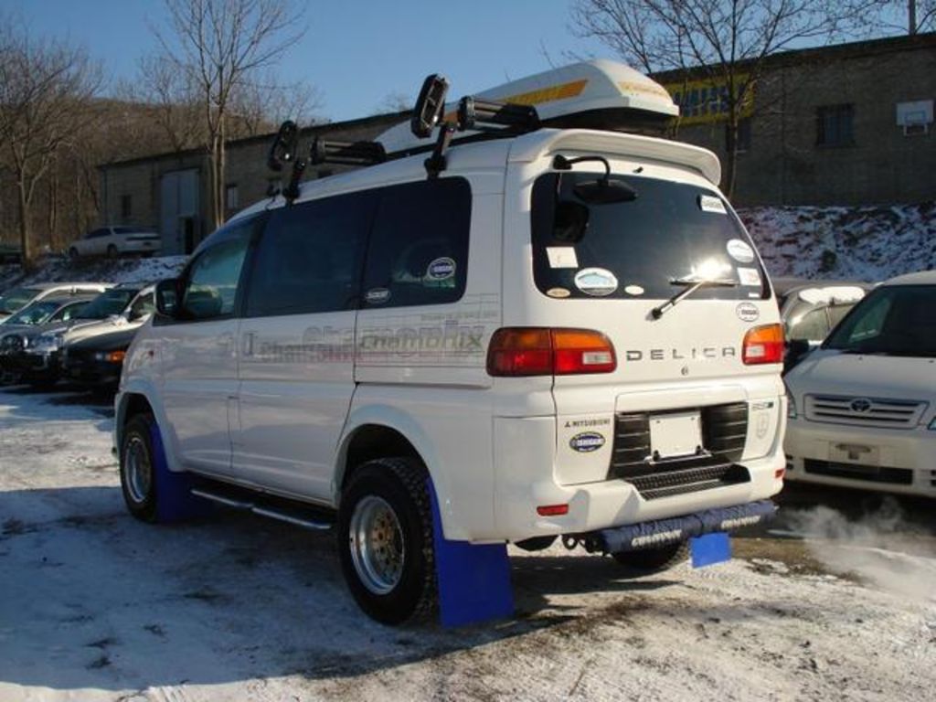 2001 Mitsubishi Delica