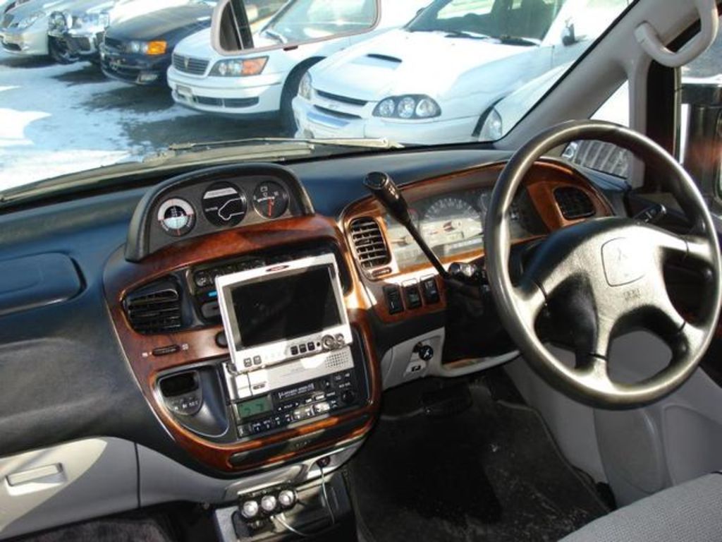 2001 Mitsubishi Delica