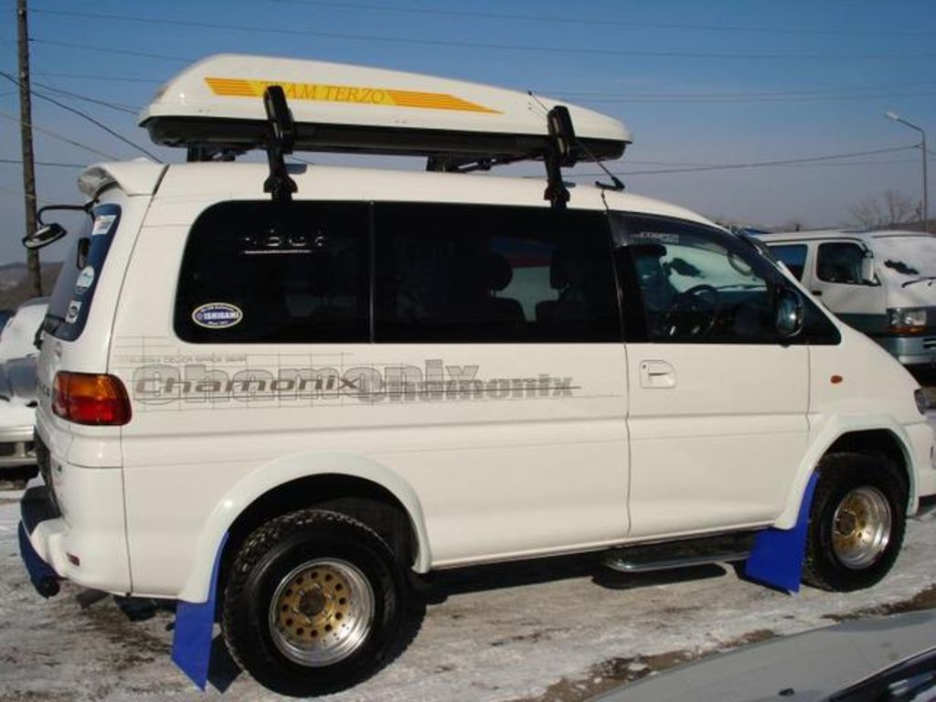 2001 Mitsubishi Delica