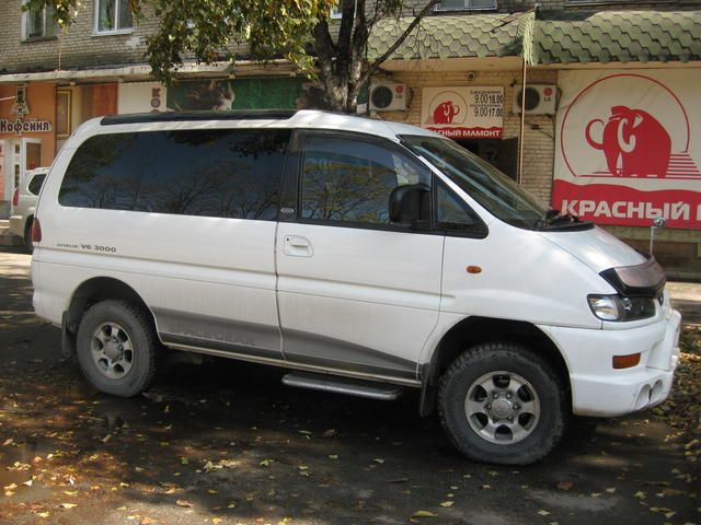 2001 Mitsubishi Delica