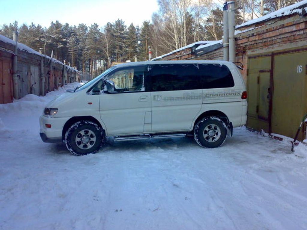 2001 Mitsubishi Delica