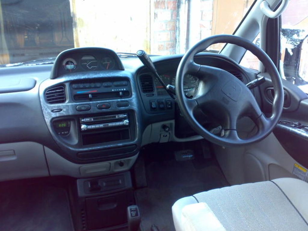 2001 Mitsubishi Delica