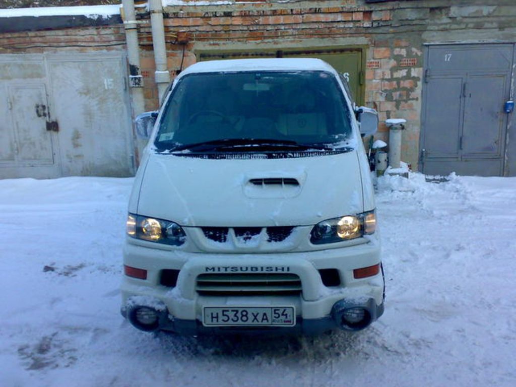 2001 Mitsubishi Delica