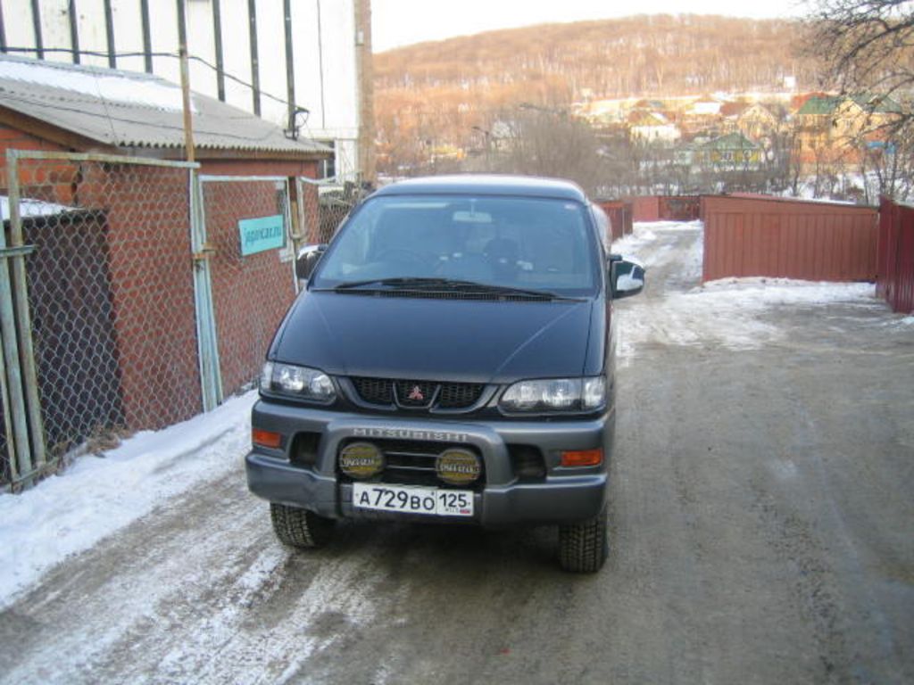 2001 Mitsubishi Delica