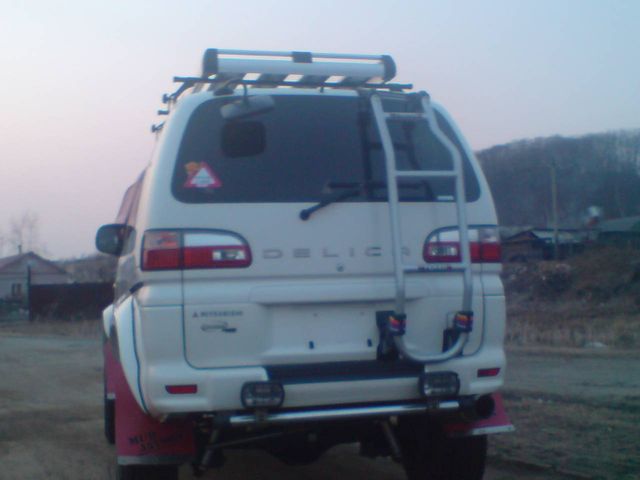 2001 Mitsubishi Delica