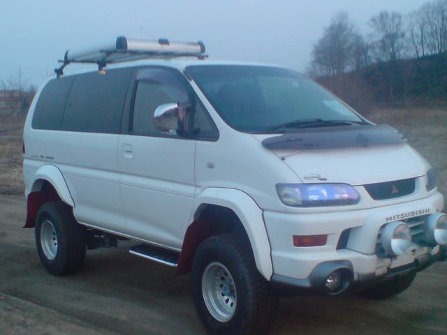 2001 Mitsubishi Delica