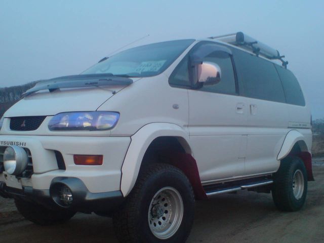 2001 Mitsubishi Delica