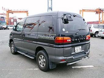 2001 Mitsubishi Delica Pictures