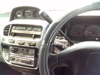 2001 Mitsubishi Delica Pictures