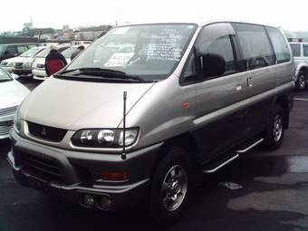 2001 Mitsubishi Delica Photos