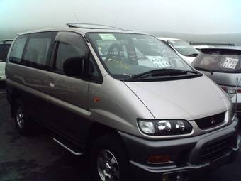 2001 Mitsubishi Delica Photos