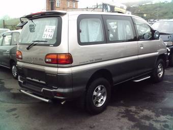 2001 Mitsubishi Delica Pictures