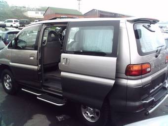 2001 Mitsubishi Delica Photos