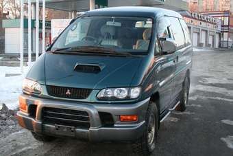 2001 Mitsubishi Delica Pictures