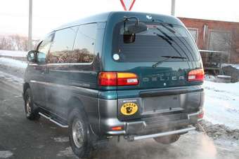 2001 Mitsubishi Delica Pics