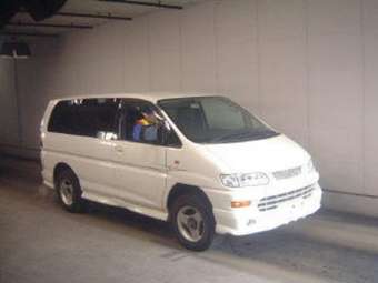 2001 Mitsubishi Delica Photos