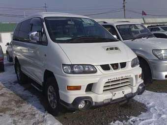 2001 Mitsubishi Delica Pictures