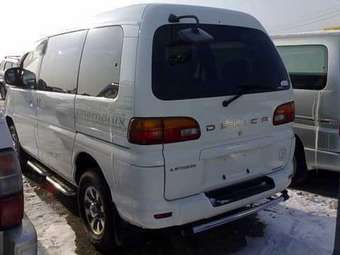 2001 Mitsubishi Delica Photos