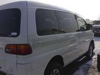 2001 Mitsubishi Delica Photos