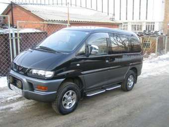 2001 Mitsubishi Delica Photos
