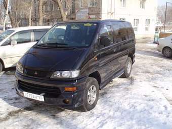 2001 Mitsubishi Delica Pictures