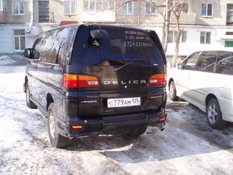 2001 Mitsubishi Delica Pictures