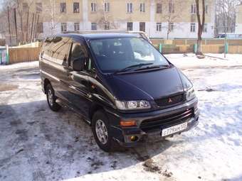 2001 Mitsubishi Delica Pictures