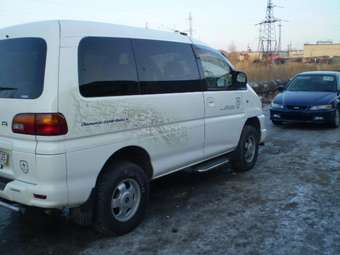 2001 Mitsubishi Delica Photos
