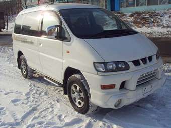 2001 Mitsubishi Delica Photos