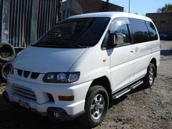 2001 Mitsubishi Delica Photos