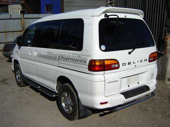 2001 Mitsubishi Delica Photos